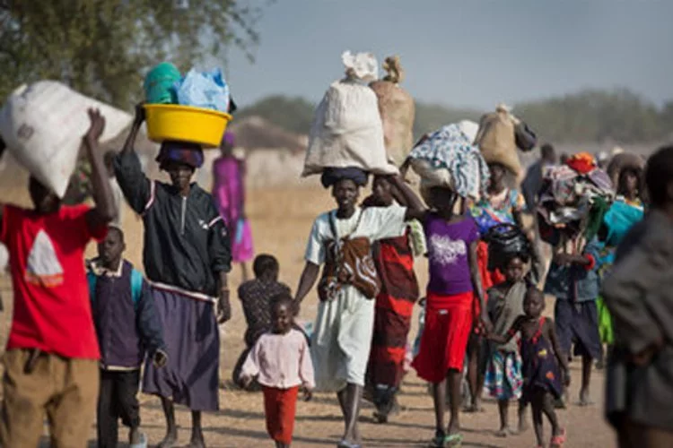 100 bin kadar Sudanlı komşu ülkelere sığındı