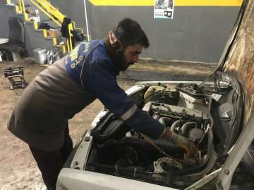 Elazığda soğuklar arttı, ustalar sürücülere kış bakımını hatırlattı