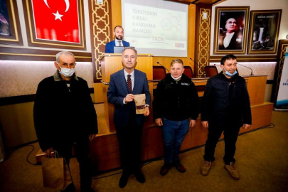 İlk Hasadın Çayını Başkan Tabana Hediye Ettiler