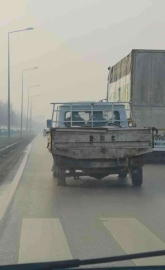 Patlak Lâstikle Kilometrelerce Seyretti, O Ânlar Kameraya Yansıdı