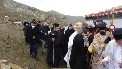 Yunanistan Dışişleri Bakan Yardımcısı Katsaniotis Gökçeadada Aziz Trifonos Kilisesinde düzenlenen ayine katıldı