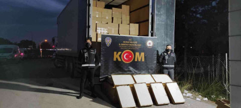 Bursada Kaçak Sigara Operasyonu; Piyasa Değeri 5 Buçuk Milyon