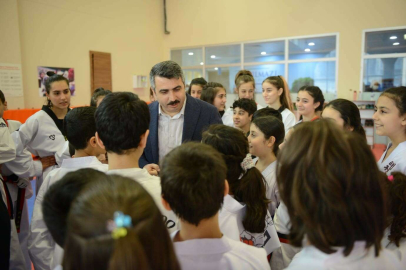 Yeni Naimler Yıldırımda Yetişiyor