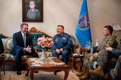 ABD Ankara Büyükelçisi Jeff Flake, İncirlikte