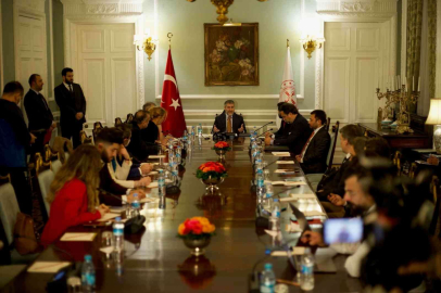 Hazine ve Maliye Bakanı Nebati, İngilterede bankacı ve yatırımcılarla bir araya geldi