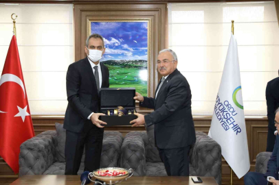 Milli Eğitim Bakanı Özerden, Başkan Gülere teşekkür