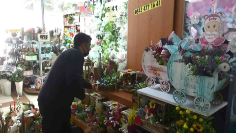 Diyarbakırda çiçekçilerde 14 Şubat Sevgililer Günü yoğunluğu