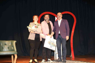 Aşk 1 Şey Değildir Sevgililer Gününe Özel Mudanyada Sahnelendi