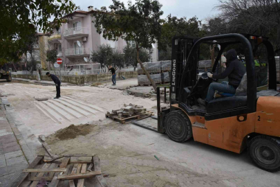 Yunusemre yol çalışması yapıyor