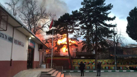 İtfaiye Erlerinin Ölümden Döndüğü Anlar Kamerada