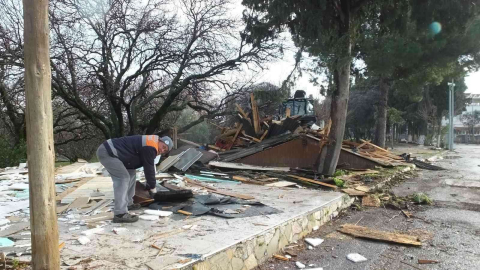 Burhaniyede sahillerde kötü görüntüye yer yok