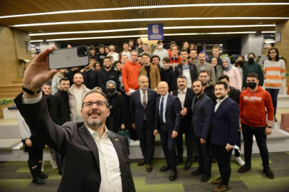 Bakan Kasapoğlundan Uyumayan Kütüphaneye Tam Not