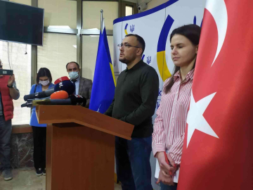 Ukrayna Büyükelçisi Bodnar: “Biz barışı görüşmeye hazırız ama her şeyi Rusyaya teslim etme müzakeresi olmaz”