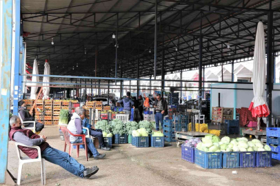 Rusyanın Ukrayna operasyonu Antalya halinde fiyatları yüzde 50ye yakın düşürdü