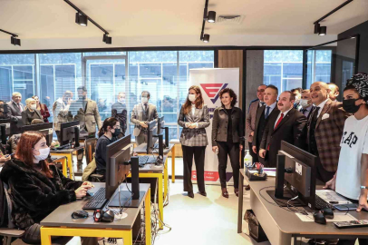 Bakan Varank: Firmalarımız, ürünlerini dijitalleştirebilecekler, e-ticaret platformlarına, e-ihracat platformlarına taşıyabilecekler