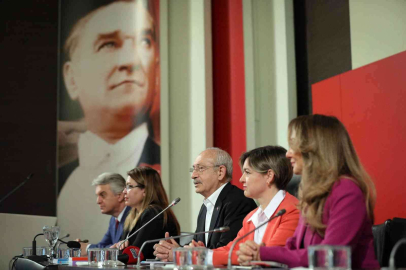 CHP Genel Merkezinde çalışan kadın personele 8 Mart SMSi