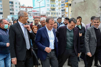 Seçer, Tarhan ve Özyiğit, Mezitlide vatandaşlarla buluştu