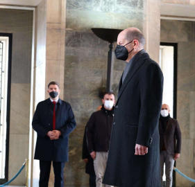 Almanya Başbakanı Scholz, Anıtkabiri ziyaret etti