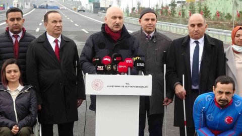 Bakan Karaismailoğlu, engelli vatandaşlarla 1915 Çanakkale Köprüsünde yürüdü
