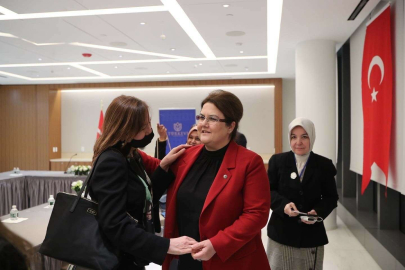 Bakan Yanık, New Yorkta kadın kanaat önderleri ile bir araya geldi