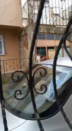 Bursada Hırsızlar Girdikleri Yerden Çıkamayınca Demir Korkulukları Kırmaya Çalıştı