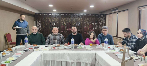 Kızılay yönetimi gençlerle kahvaltıda buluştu