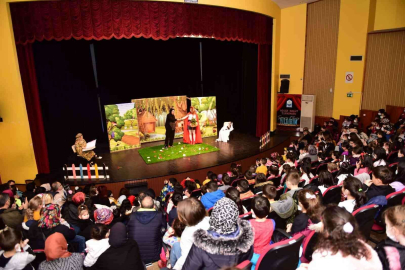 Yıldırımda Yüzlerce Çocuk Tiyatroyla Buluştu
