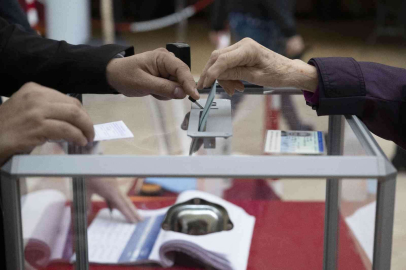 Fransada 17.00 itibariyle seçime katılım oranı yüzde 63,23 oldu