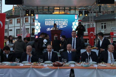 Bakan Bilgin, memleketi Bayburtta vatandaşlarla iftar yaptı