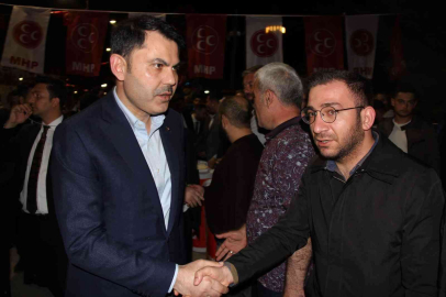 Bakan Kurum, MHP standını ziyaret etti