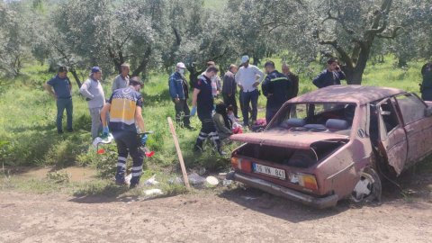 Otomobil Zeytinliğe Daldı: 2Si Çocuk 4 Yaralı