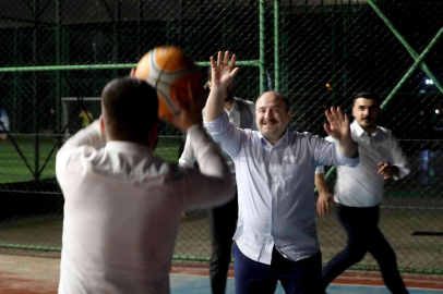 Bakan Varank Esenlerde gençlerin sorularını yanıtladı