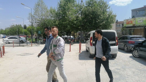 Kendisine Tepki Gösteren 2 Kişiyi Tabancayla Yaralayan Şüpheli Adliyeye Sevk Edildi