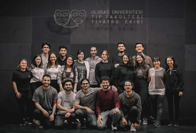 Uü Tıp Tiyatro Ekibi Polydrama İle Sahnede