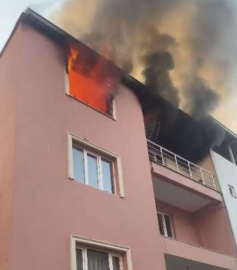 Cinnet Geçiren Adam Evini Böyle Yaktı
