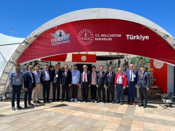 Milli Eğitim Bakanı Özer, TEKNOFESTte MEBin standını ziyaret etti