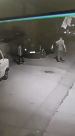 Bekçileri Görünce Kaçan Hırsızlar Kamerada