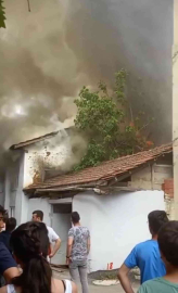 Bursada Mutfakta Çıkan Yangın Evi Kullanılamaz Hale Getirdi