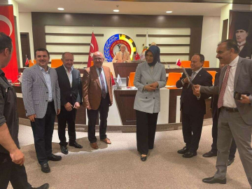 AEVde başkan değişmedi