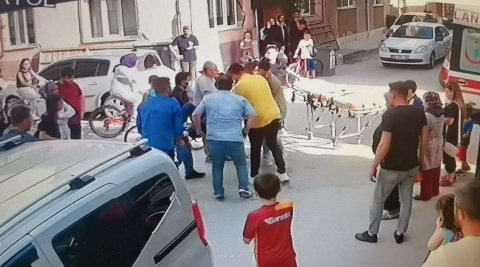 Motosikletli Genç Kız Araca Yandan Çarptı: 1 Yaralı