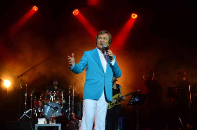 Erol Evginin Yaz Turnesinin İlk Durağı Bursa Oldu