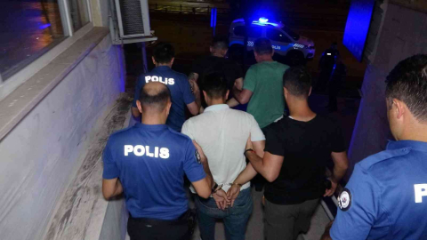 Yaşlı Kadının Fark Ettiği Hırsızlar Saklandıkları Çatıda Kıskıvrak Yakalandılar