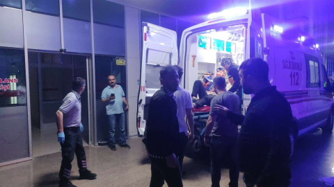 Eğlence Merkezine Tüfekle Ateş Açıldı : 1İ Polis 6 Yaralı