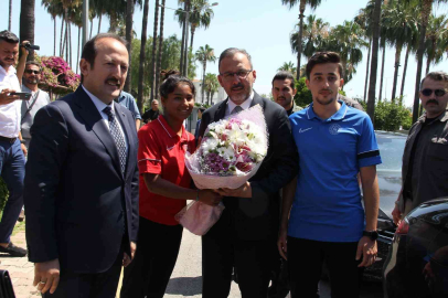 Gençlik ve Spor Bakanı Kasapoğlu Mersinde