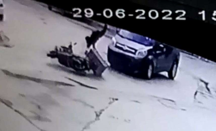 Hafif Ticari Aracın Çarptığı Motosikletli Böyle Havalandı