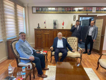 Binali Yıldırımı taşıyan helikopter Bilecike acil iniş yaptı