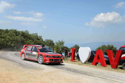 Otomobillerin Tırmanış Yarışı Nefes Kesti