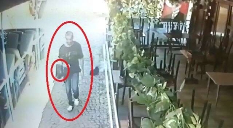 Kıskançlık Krizine Girdi Eşi Ve 2 Çocuğunu Rehin Alıp İşyerini Ateşe Verdi