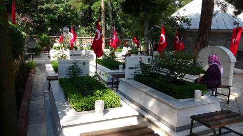 (Özel) Şehitlikte Hüzünlü Bayram