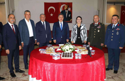 Adanada kent protokolü bayramlaştı